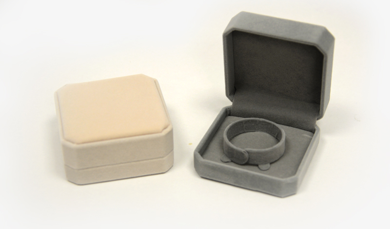 ΒΕΛΟΥΔΙΝΟ ΚΟΥΤΙ ΓΙΑ ΒΡΑΧΙΟΛΙ 9cm x 9cm x 4.5cm 0206043