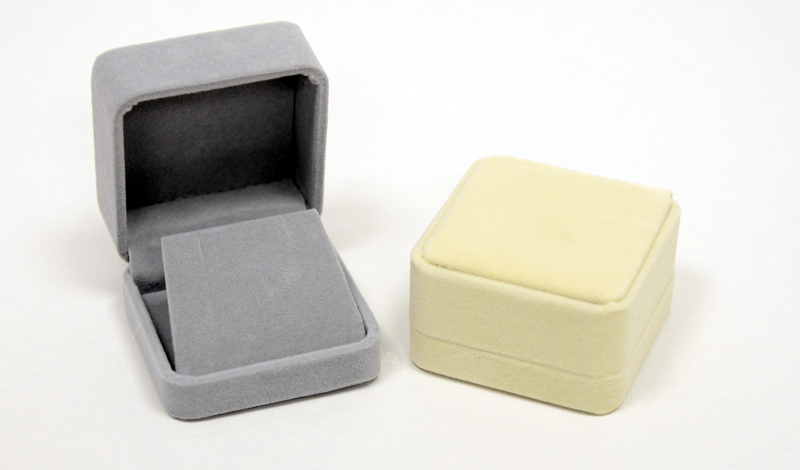 ΒΕΛΟΥΔΙΝΟ ΚΟΥΤΙ ΓΙΑ ΣΚΟΥΛΑΡΙΚΙΑ 7cm x 7cm x 1.5cm 0206044