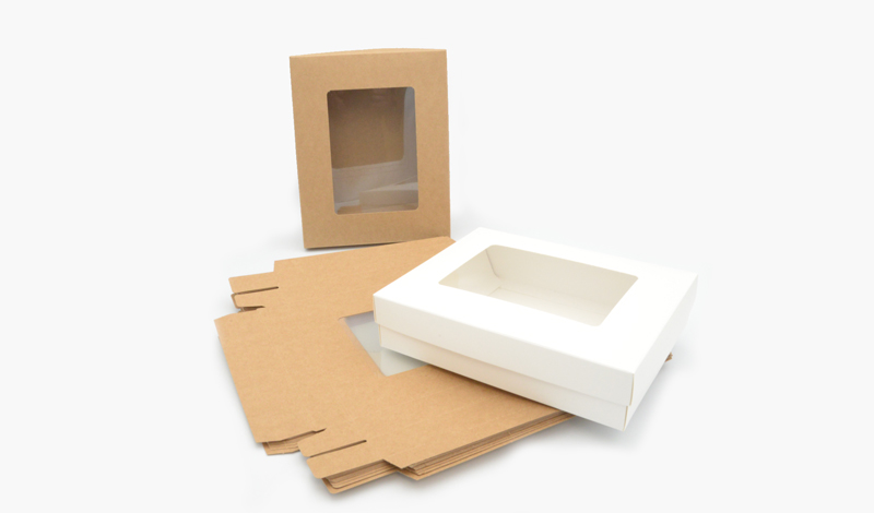 ΧΑΡΤΙΝΟ ΚΟΥΤΙ ME KAΠΑΚΙ ΚΑΙ ΠΑΡΑΘΥΡΟ ΖΕΛΑΤΙΝΑ 27cm x 19.5cm x 5cm 0402251