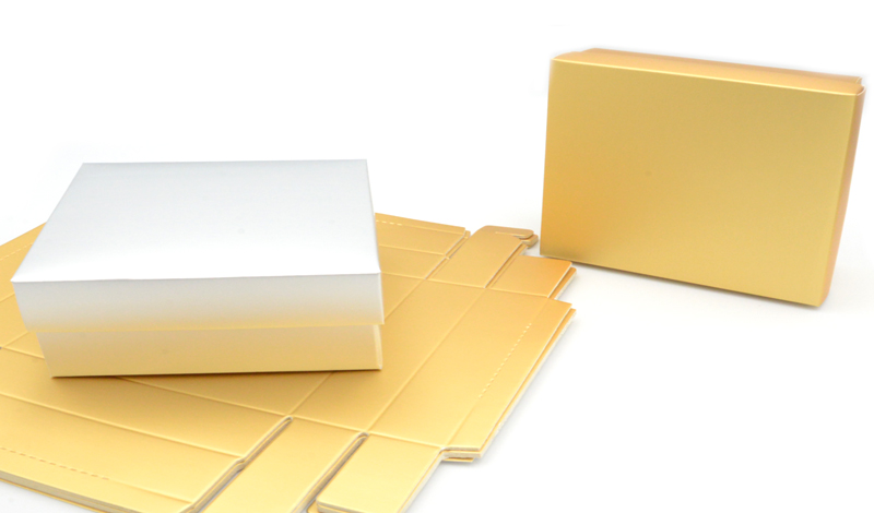 ΧΑΡΤΙΝΟ ΚΟΥΤΙ ΜΕ ΚΑΠΑΚΙ ΧΡΥΣΟ/ΑΣΗΜΙ 34cm x 26cm x 10cm 0402256