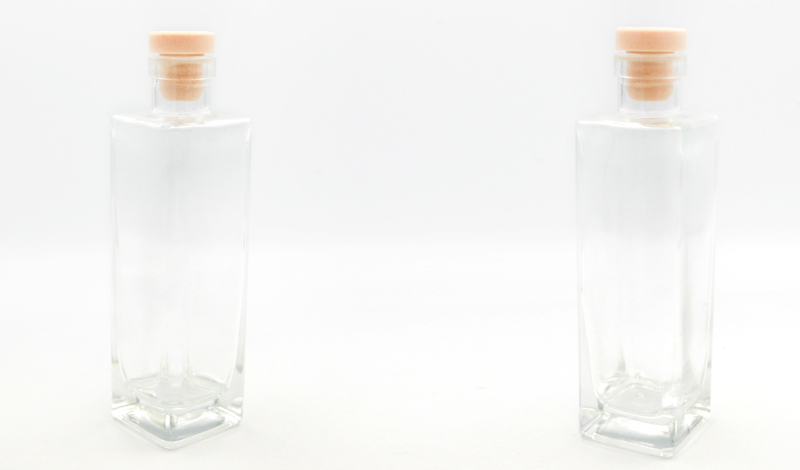 ΜΠΟΥΚΑΛΙ ΓΥΑΛΙΝΟ ΤΕΤΡΑΓΩΝΟ ΜΕ ΚΑΠΑΚΙ ΣΙΛΙΚΟΝΗΣ 200ml 0503358