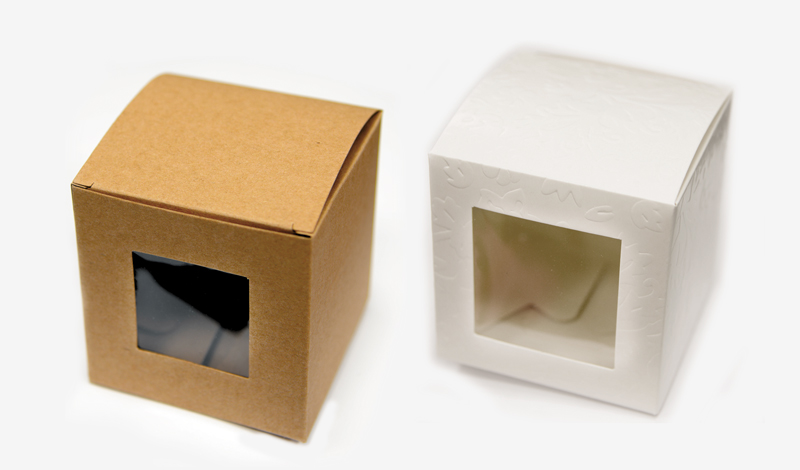 ΚΟΥΤΙ ΚΥΒΟΣ ΧΑΡΤΙΝΟ ΜΕ ΠΑΡΑΘΥΡΟ ΖΕΛΑΤΙΝΑ ΜΕΣΑΙΟ 8cm 0506218