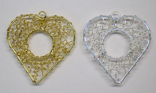 ΚΡΕΜΑΣΤΑ ΜΕΤΑΛΛΙΚΑ - ΚΑΡΔΙΑ ΤΡΥΠΑ 4.9cm x 4.6cm 05520052