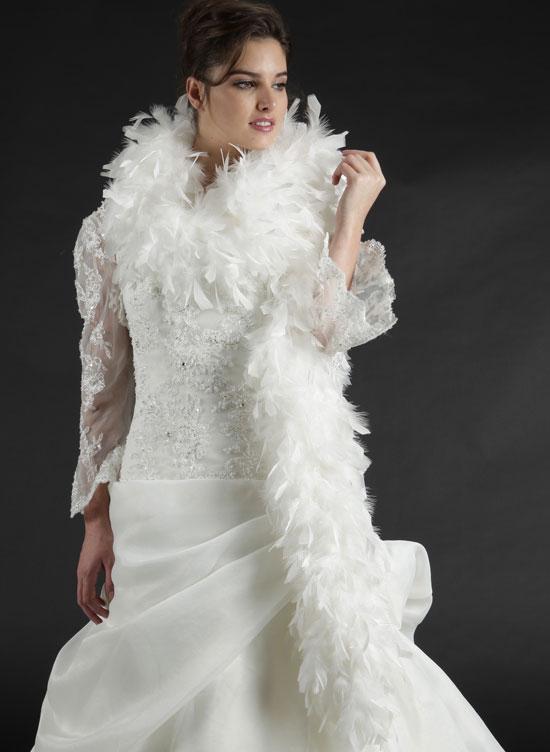 Νυφικό μπολερό με φτερά (modestie)