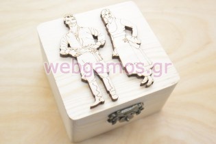 Μπομπονιέρα γάμου με σχέδιο ζευγάρι κρητικός και κρητικοπούλα (152115)